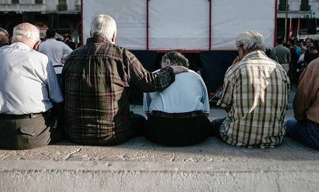 Μετά το Brain Drain σειρά έχουν οι συνταξιούχοι – Τις βαλίτσες τους και κατευθείαν στην Βουλγαρία για να επιβιώσουν